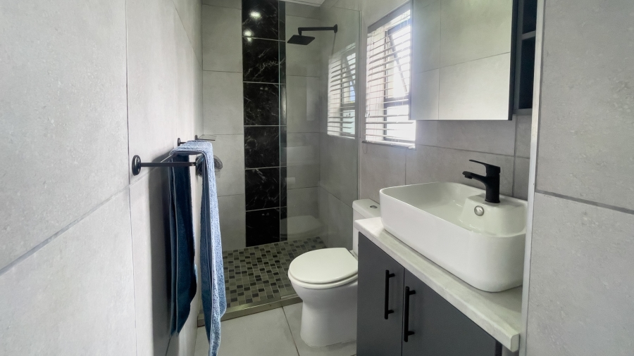 6 Bedroom Property for Sale in Riverside Western Cape